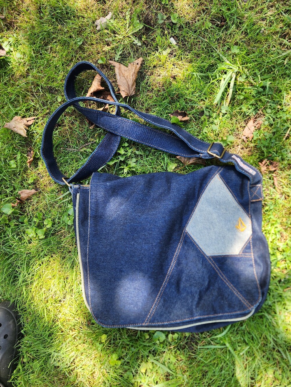 Volcom Denim Messenger Bag in Dark Blue with Light Blue Accent